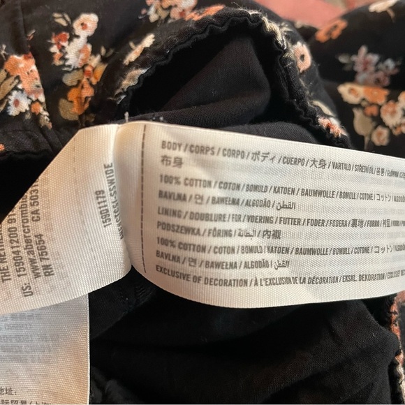 ABERCROMBIE & Fitch Floral Romper wrap top Sz Medium Black Floral Spring cotton - Picture 10 of 10